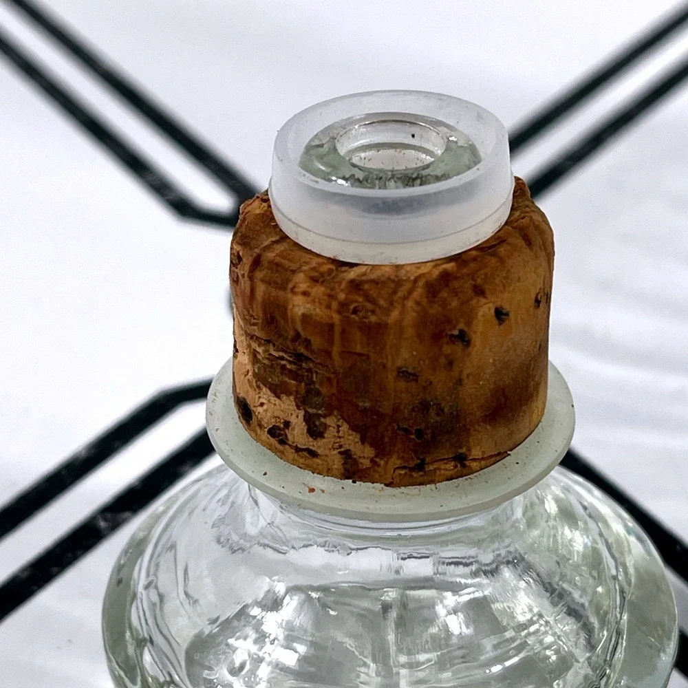 VTG Mogen David Cut Glass Decanter Bottle w Cork Stopper 1980 Barware Genie‎